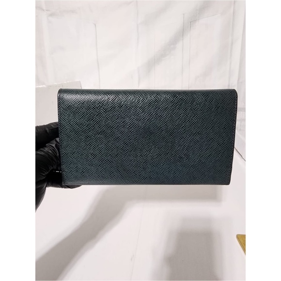 Authentic Louis Vuitton Taiga Long Flap Wallet Navy Blue - Picture 3 of 15